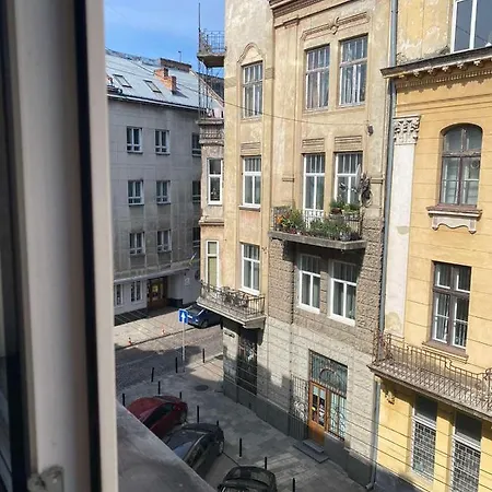 Lvapart 1 вул ковжуна центр не далеко від ж д вокзалу звітні документи *