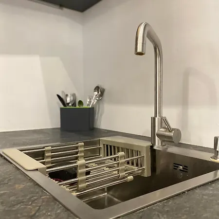 Lvapart 1 вул ковжуна центр не далеко від ж д вокзалу звітні документи *