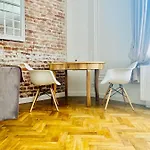 2 Lvapart центр з піаніно *