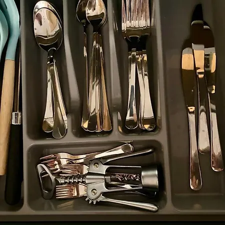 Appartement Lvapart 1 вул ковжуна центр не далеко від ж д вокзалу звітні документи Lviv