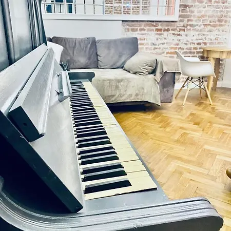 Lvapart 1 вул ковжуна центр не далеко від ж д вокзалу звітні документи * Lviv