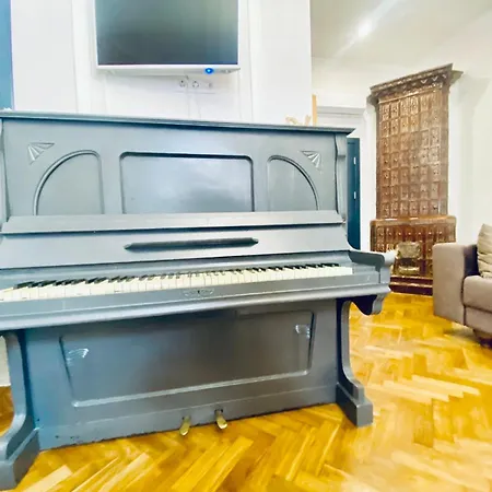 2 Lvapart Центр З Піаніно Apartamento Leópolis