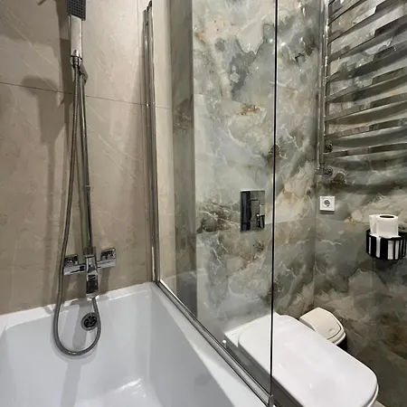 Appartement Lvapart 1 вул ковжуна центр не далеко від ж д вокзалу звітні документи Lviv